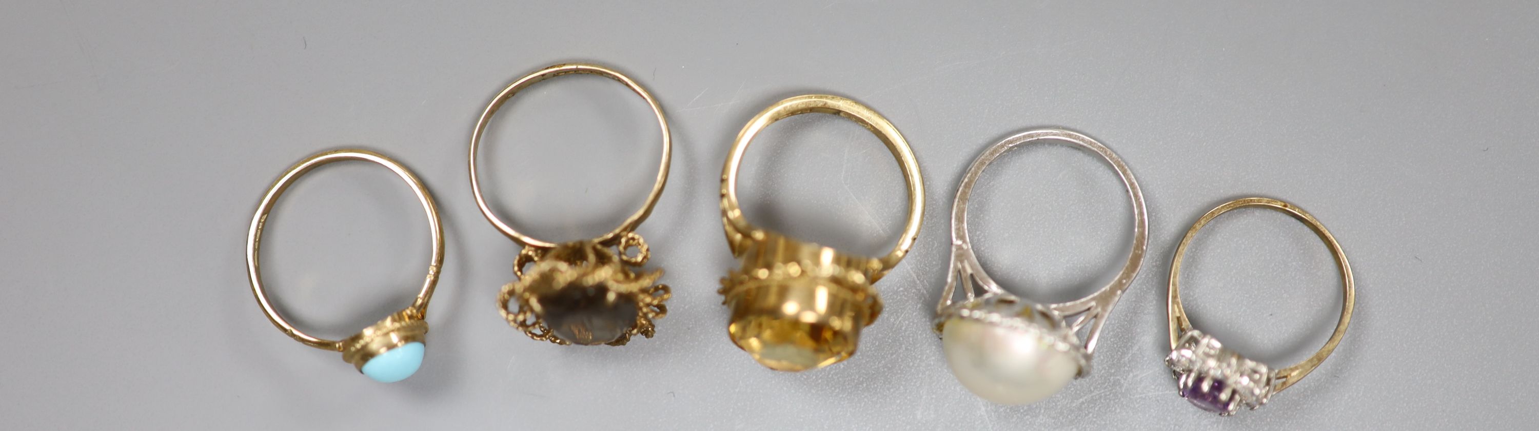 Five assorted modern 9ct gold and gem set rings, including turquoise, mabe pearl and citrine